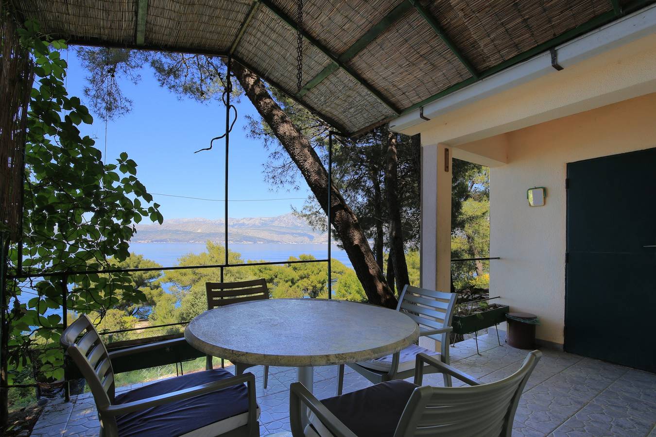 Dwupokojowy dom z tarasem i widokiem na morze Zatoka Ducac, Brač K-24291 in Postira, Brac