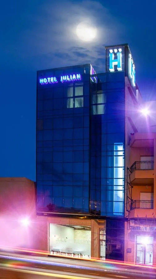 Hotel for 2 people, with terrace - 1