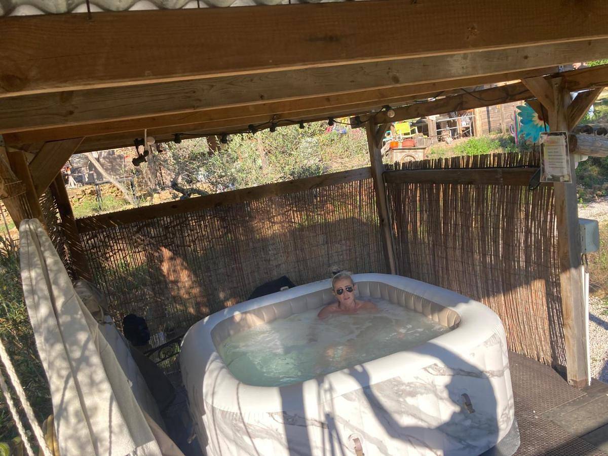 Un brin dfolies, bohème , nature, piscine chauffée de Pâques à Toussaint , spa , sauna, yoga ,massage in Le Beausset, Côte méditerranéenne (France)