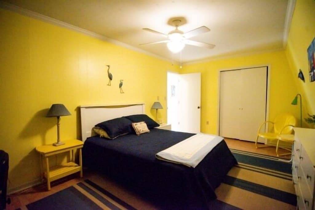 Hier kommt die Sonne: Wlan, Tischtennis & Billardtisch, Sandstrand, Paddelboot, im Hof eingezäunt, Haustiere erlaubt in Smith Mountain Lake