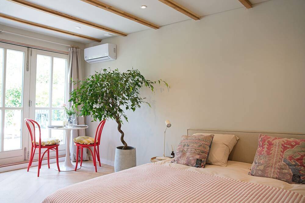 Brand New Romantic Cottage by the Sea in Niederländische Nordsee