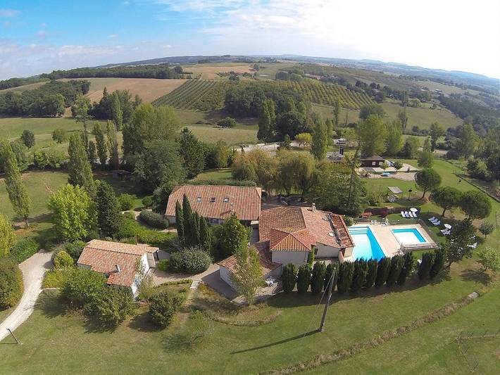 Gîte pour 6 personnes, avec piscine ainsi que jardin et terrasse
