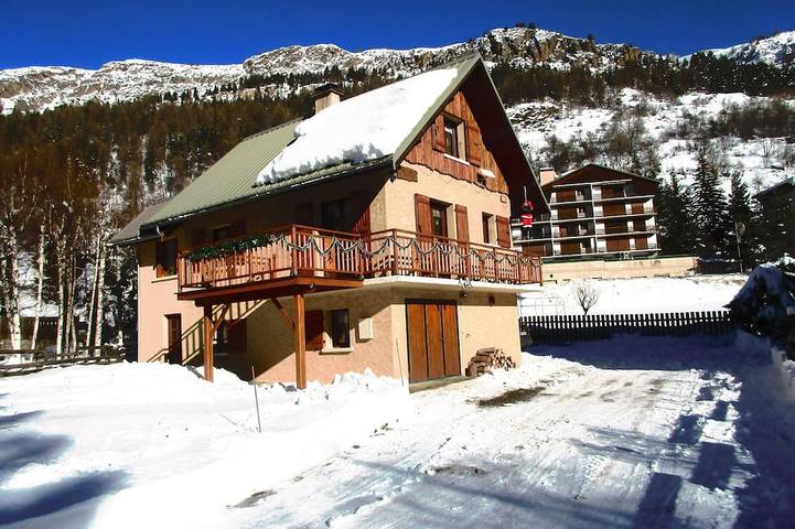 Chalet pour 9 personnes, avec jardin ainsi que jacuzzi et balcon dans Serre Chevalier
