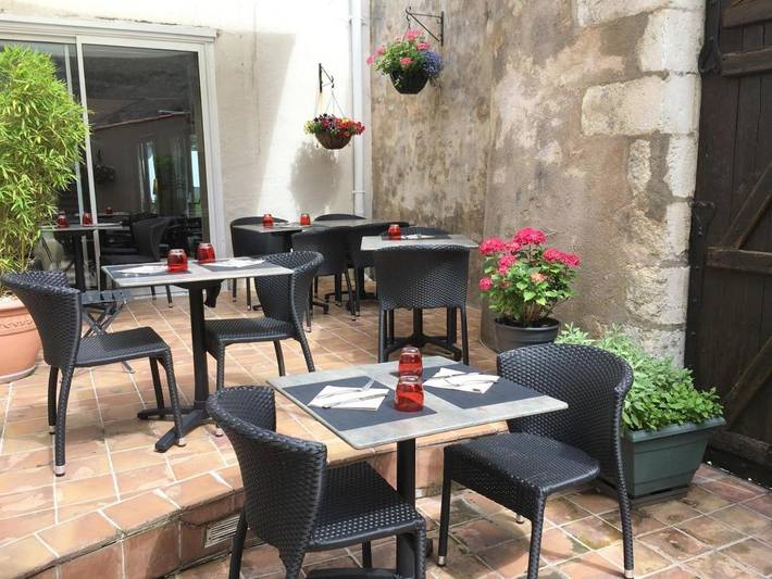 Hôtel pour 3 personnes, avec terrasse à Saint-Jean-d'Angély - 2