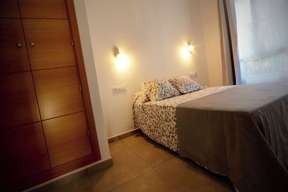 Ganze Wohnung, Hibiscus Apartment with Shared Pool in Puerto Real, Costa de la Luz