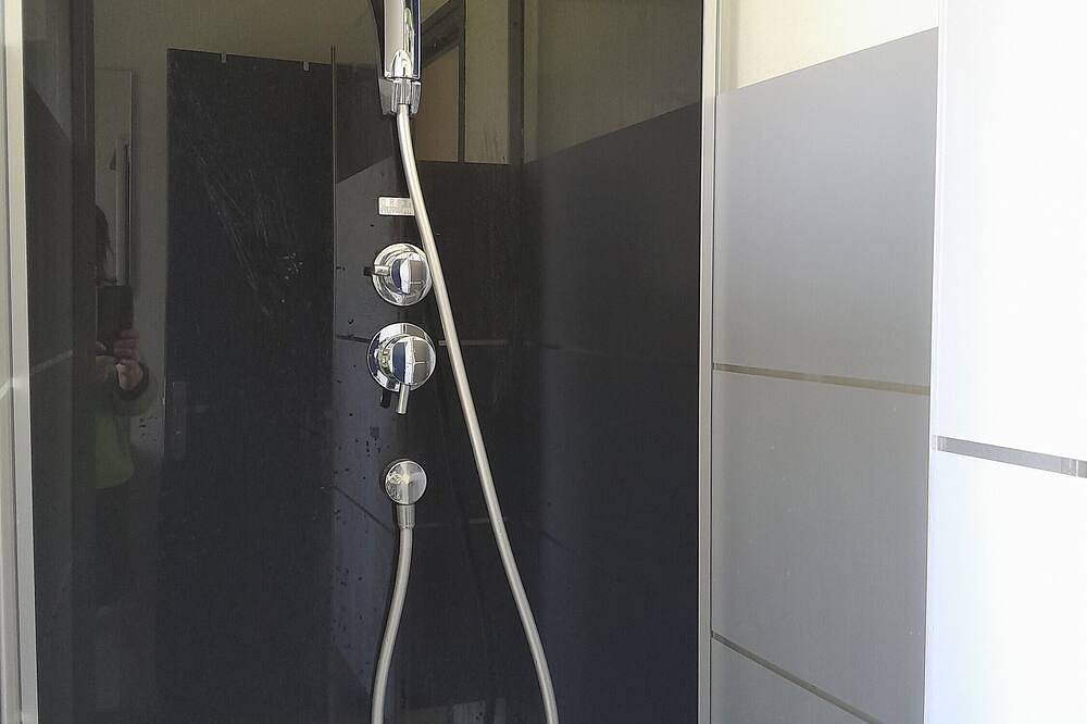 Bed and Breakfast 'Grande Chambre Lumineuse' con jardín privado y Wi-Fi in Sainte-Cécile (Manche), Côte de la Déroute