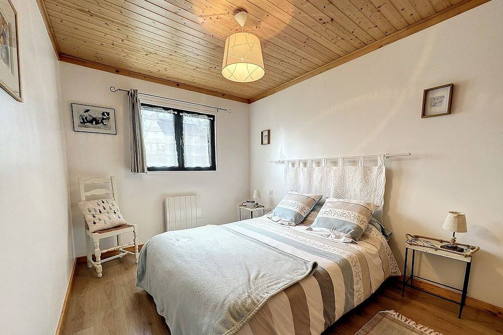 Maison en Bois de Plein Pied, au Calme Avec Jardin Fleuri Privatif de 300 m2 in Lesconil, Plobannalec-Lesconil