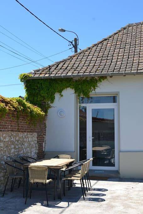 Appartement entier, Loft Romantique - Balnéo - Billard - Massage in Verton, Région de Montreuil