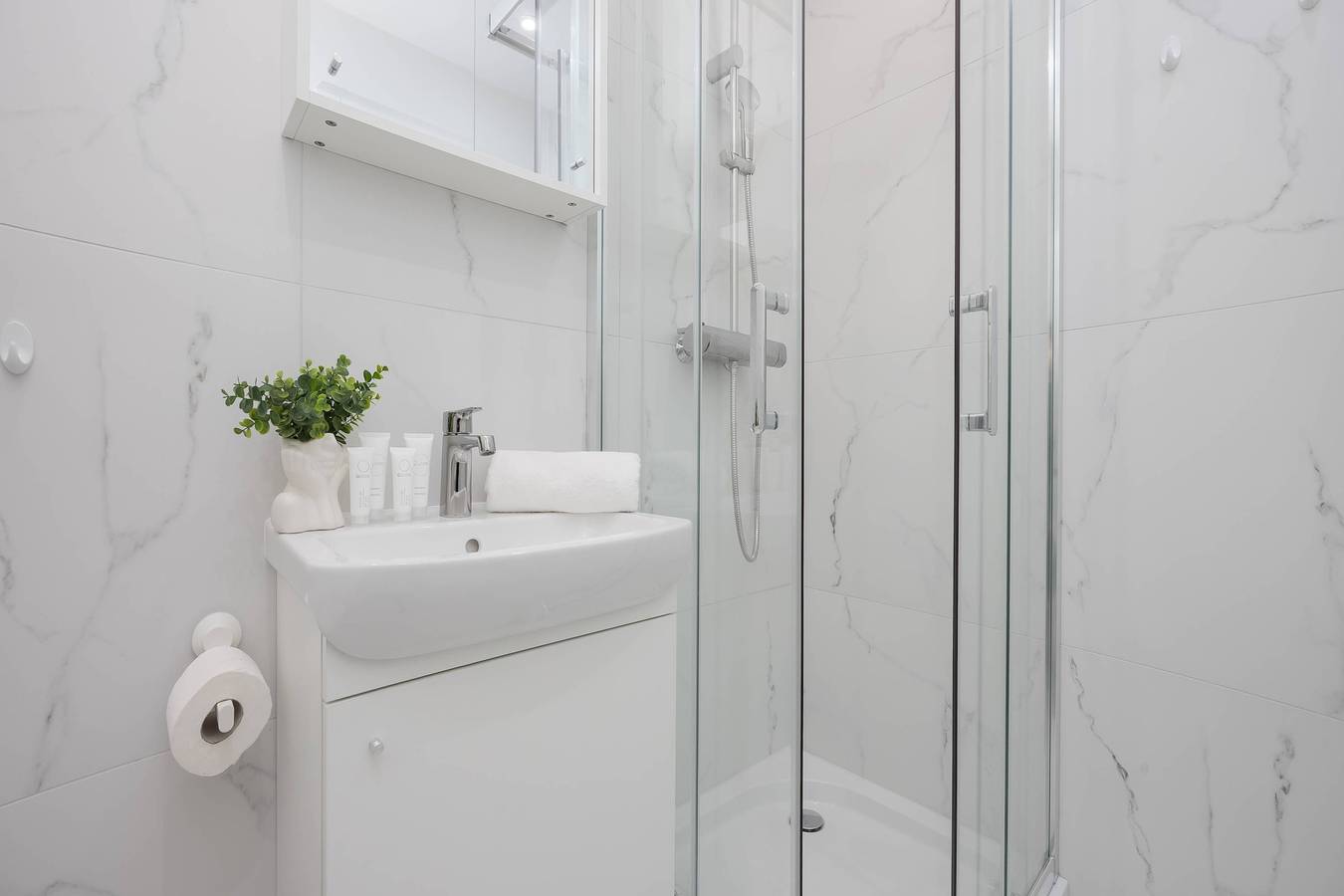 Ganze Wohnung, Modern Apartment with a Desk | Air Conditioning | Downtown in Warschau, Masowien