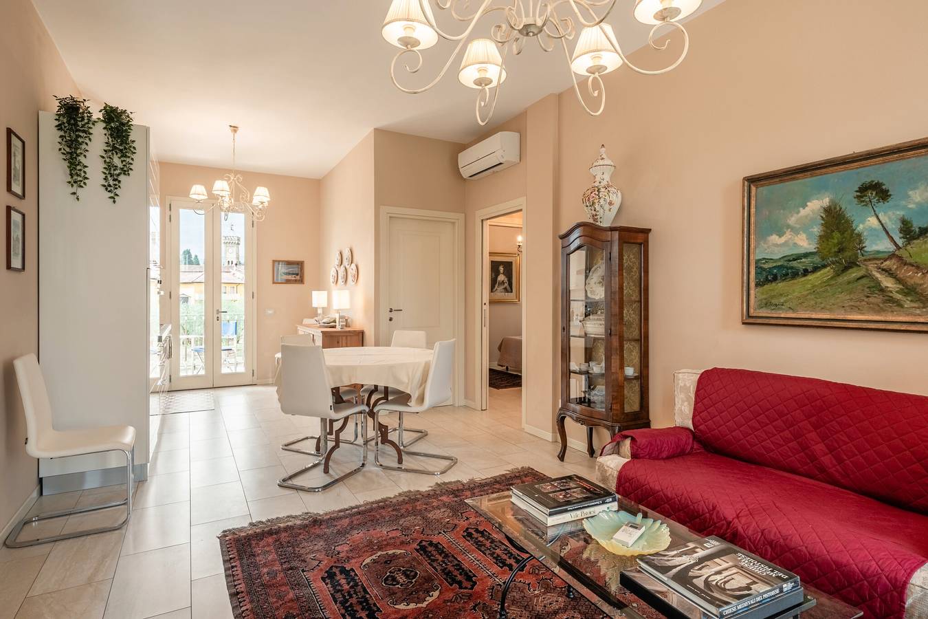 Entire apartment, Apartment 'La Palazzina Della Meridiana' with Shared Pool, Wi-Fi and Air Conditioning in Altopascio, Lucca Province