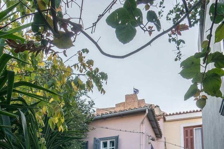 Vacation rental for 8 people, with balcony and garden in Greece