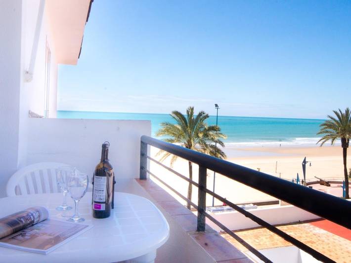 Apartamento para 4 personas, con Vistas al mar además de Terraza y Jardín en Andalucía