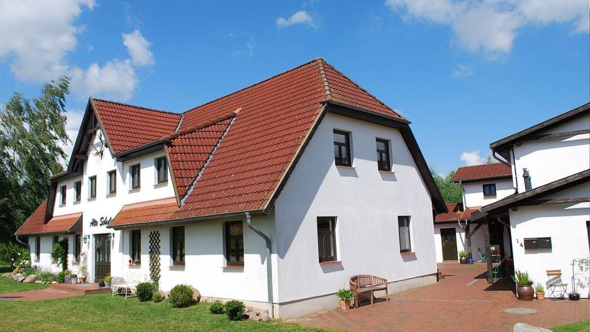 Ferienwohnung für 12 Personen, mit Terrasse und Pool sowie Garten in Dargun