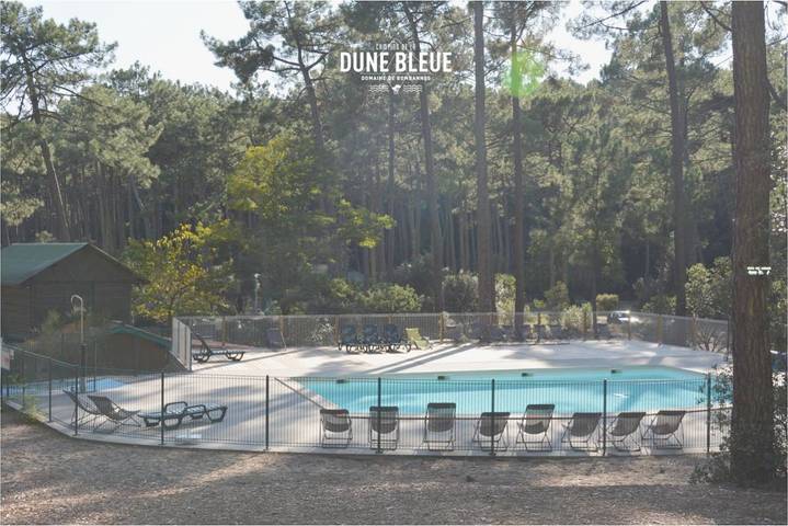 Location de vacances pour 4 personnes, avec terrasse et piscine dans Bombannes