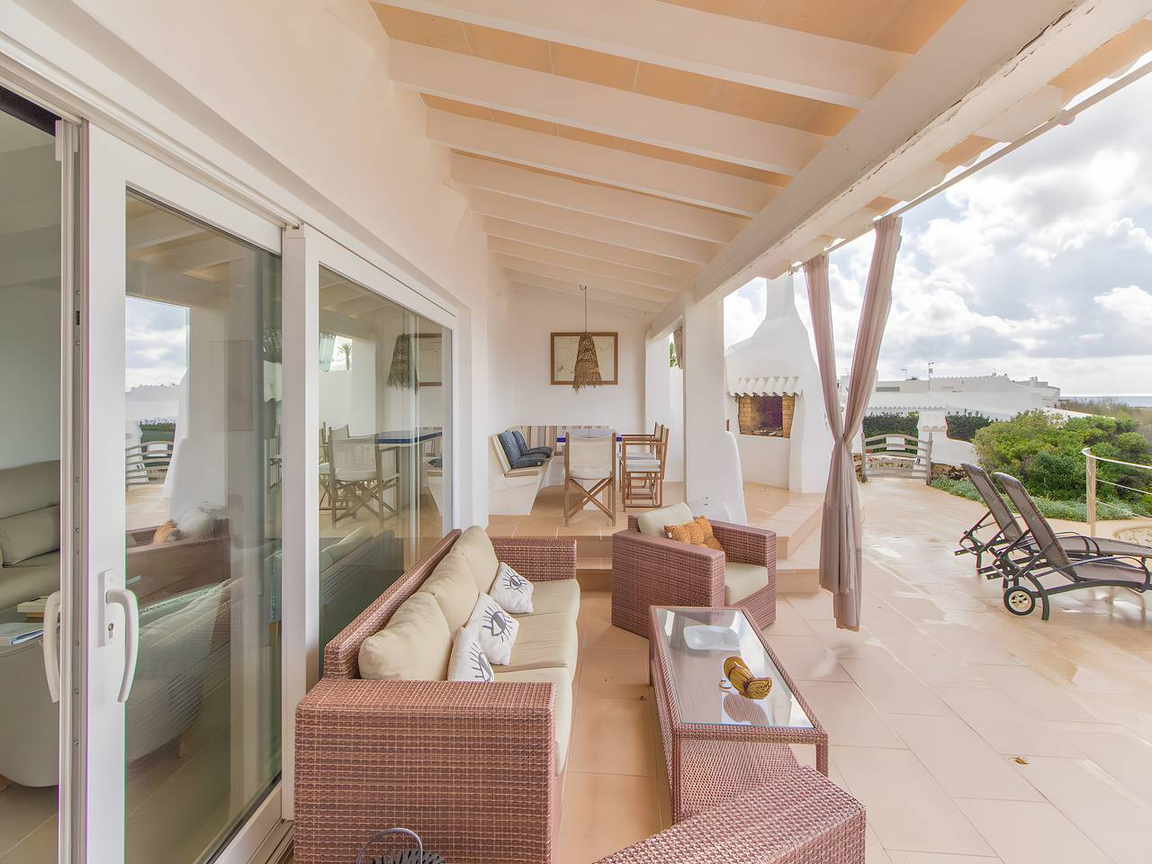 Villa 'Rocío' avec vue sur mer, Wi-Fi et climatisation in Binibeca, Sant Lluís