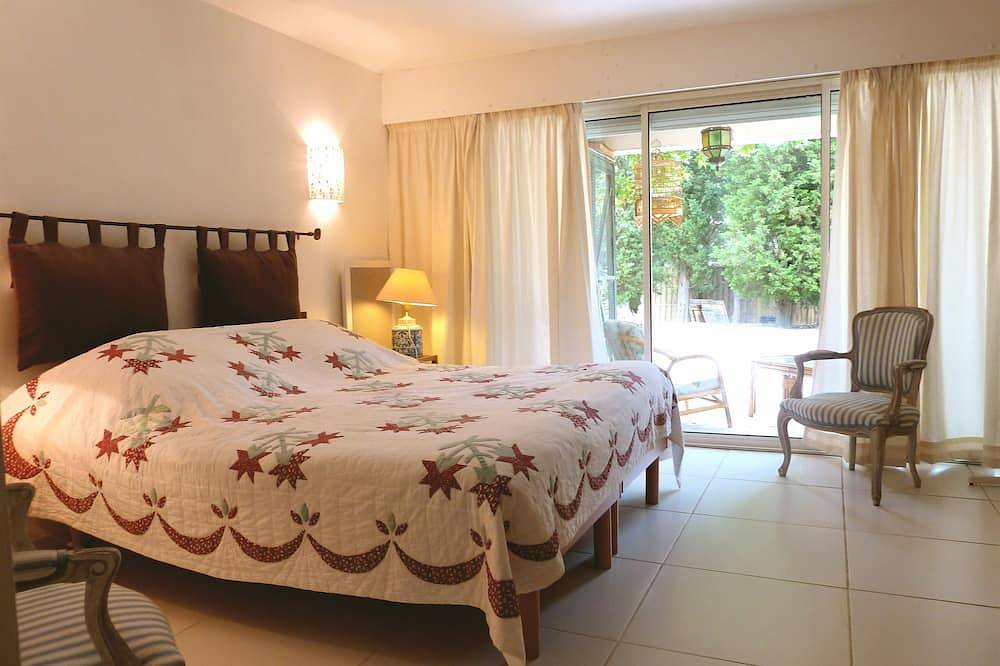 Charming cocoon for 4p in nature, space, infinity pool in Châteauneuf-Grasse, Region de Cannes