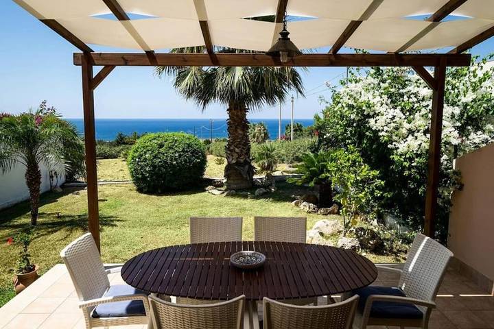 Villa per 6 persone, con Balcone e Terrazza nonché Giardino e Panorama a Macari