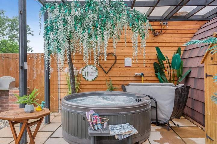 Glamping for 2 people, with hot tub in Ribble Valley