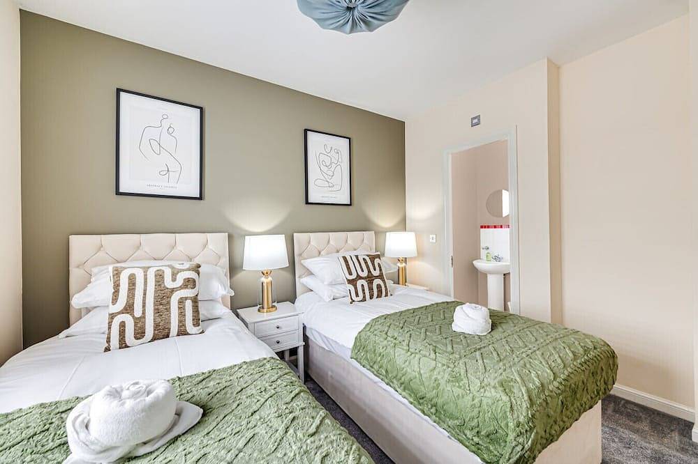 Entire apartment, Stylish Flat • Excellent Location • Free Parking in Coldharbour, Buckinghamshire