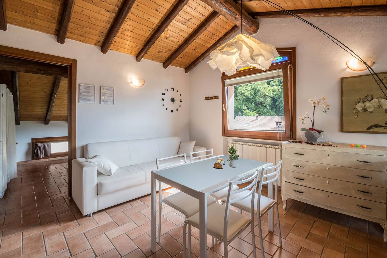 Ganze Wohnung, Haustierfreundliches Apartment "Mansarda con vista lago" mit Seeblick, Pool, Wlan und Terrasse in Sulzano, Catena Bresciana Occidentale