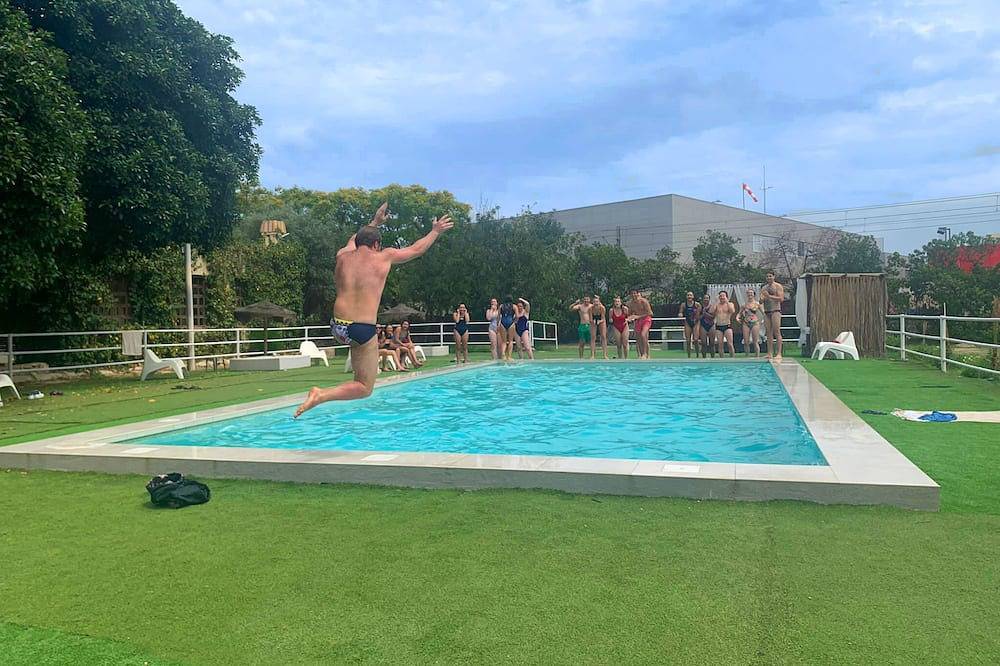 Groups 20-30 people. Beach, pool, private disco, Bbq, chillout, billiards in El Barrio, San Juan Playa