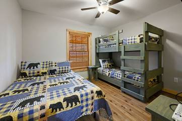 Log Cabin for 8 Guests in Sevierville, Sevier County, Picture 4