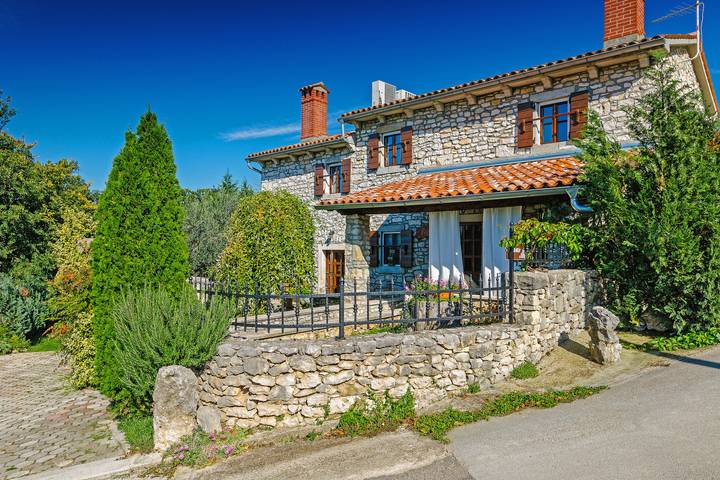 Ferienhaus Albino * Garten, privater Pool, Terrasse mit Grill, Wlan in Kršan, Ostküste Istrien