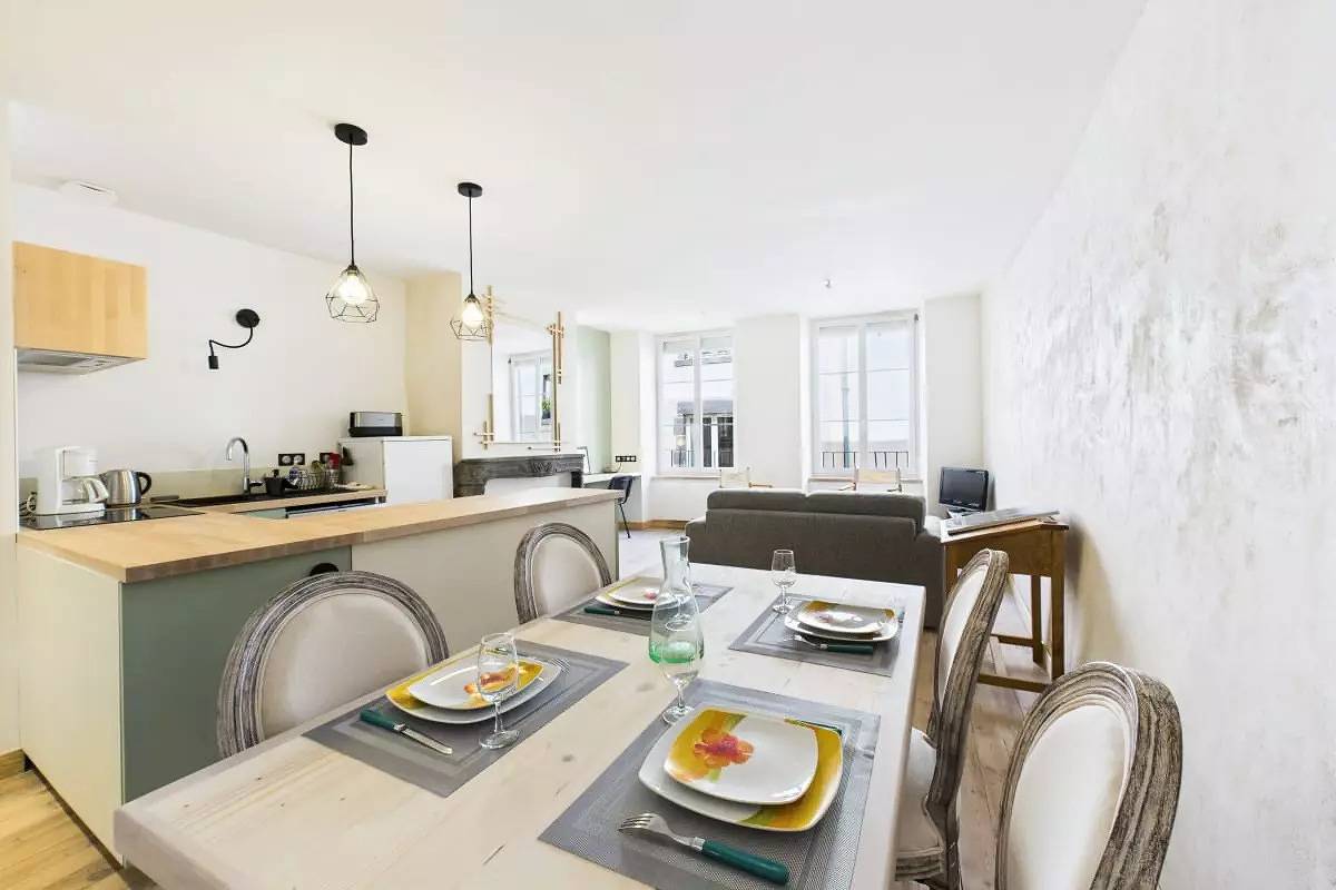 Entire apartment, Cozy Apartment in Clermont-Ferrand 200m From City Center in Clermont-Ferrand, Volcans d'Auvergne Regional Nature Park