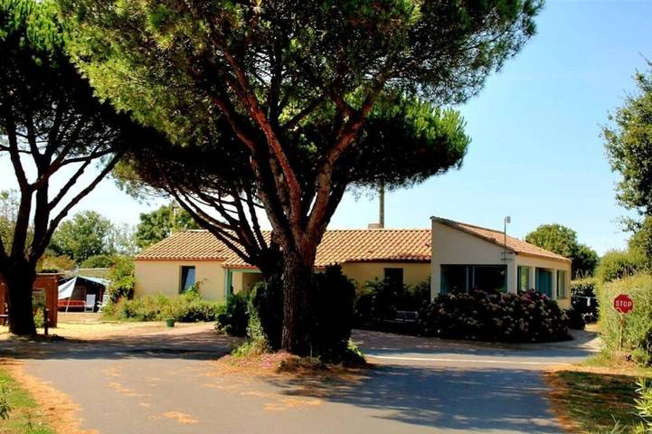 ZEcamping 4* familial espace aquatique pet friendly locatif TV Lv clim in Challans, Valle del Loira