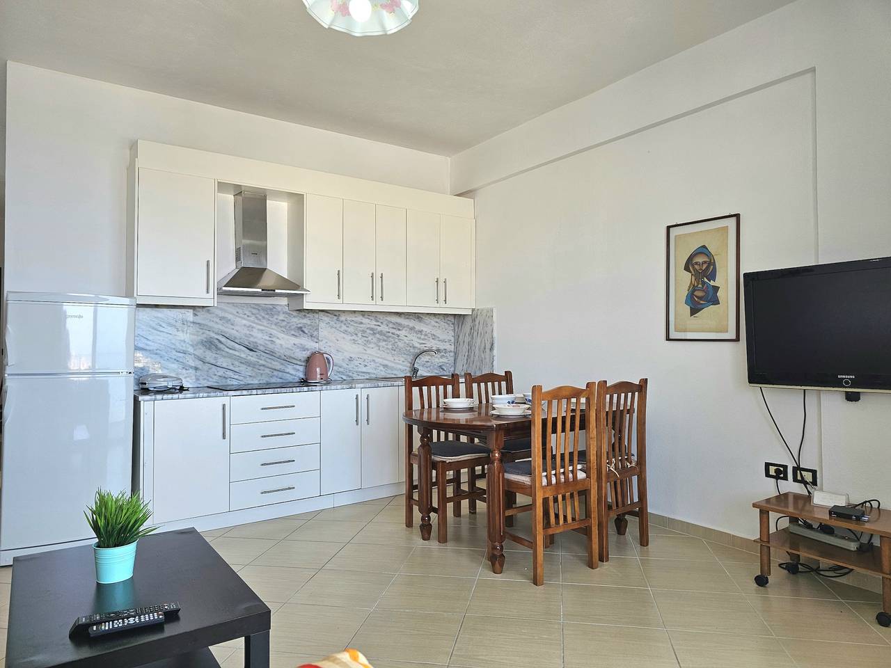 Ganze Wohnung, Ferienwohnung für 4 Personen mit Balkon in Sarandë, Vlorë