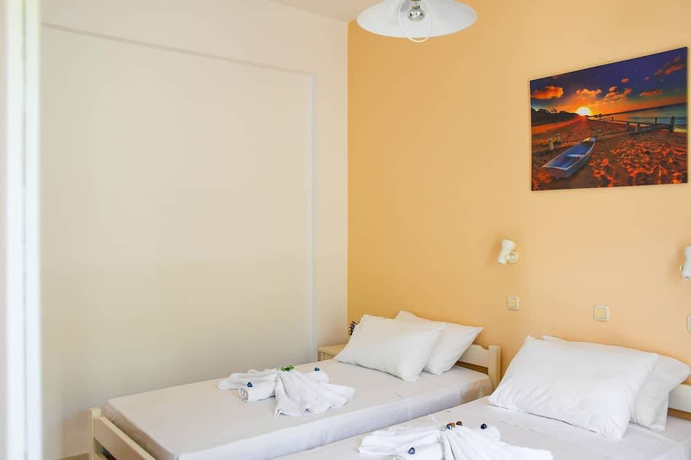 Ganze Wohnung, Litinas Apt with pool &balcony with side pool view in Agia Marina, Chania und Umgebung