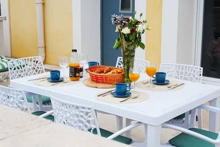 Ferienhaus für 6 Personen, mit Balkon/Terrasse und Terrasse sowie Garten und Pool in Toulon - 2