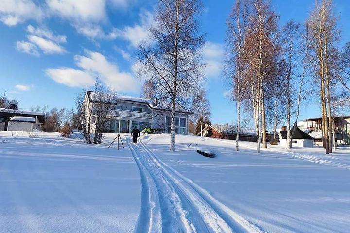 Dom wakacyjny dla 8 osób, z Balkon i Jacuzzi oraz Taras i Ogród w Rovaniemi