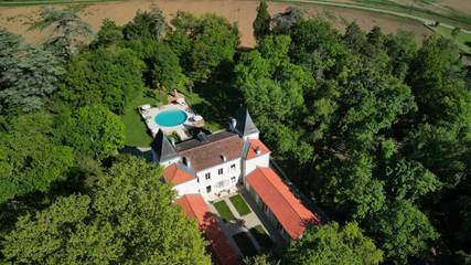 Gîte pour 3 personnes, avec vue ainsi que piscine et jardin à Moncaut