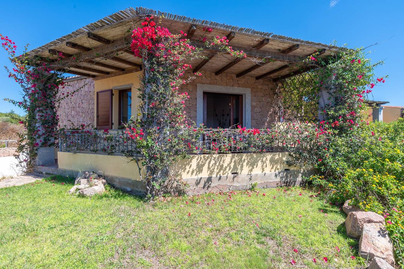 "Villa Athena" con Wi-Fi, jardín y terraza; mascotas permitidas in Lu Caloni, Santa Teresa Gallura (Municipality)