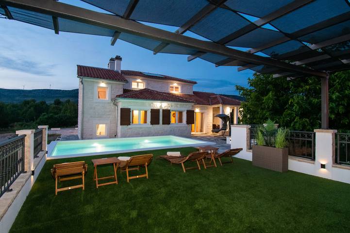 Villa pour 7 personnes, avec Jardin et Piscine à Šibenik - 4