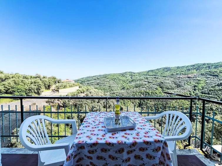 Ganze Wohnung, Charmante Wohnung in der Nähe des Stadtzentrums mit Parkplatz und Balkon in Pietrabruna, Riviera di Ponente