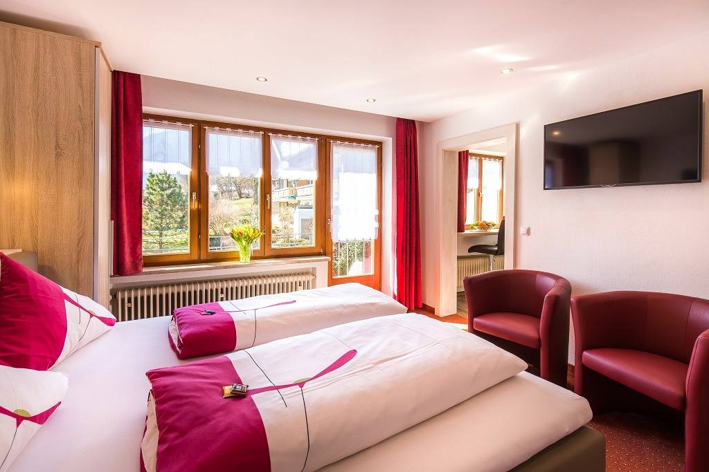 Ganze Ferienwohnung, Gästehaus Wolfgang inkl. Chiemgaukarte - Appartement 3 Taubensee 26 qm, 1 Wohnschlafraum, max. 2 Personen, Balkon, Wlan in Ruhpolding, Bayerische Alpen