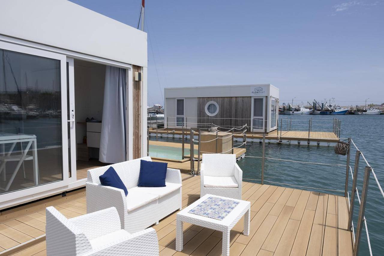Houseboat Floatart Experience Bisceglie in Spiaggia del macello, Bisceglie