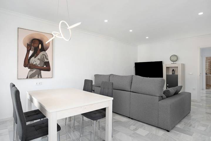 Entire apartment, Holiday Apartment 'Brisas Del Mar' with Mountain View, Open Terrace and Wi-Fi in Benalup-Casas Viejas, Costa de la Luz