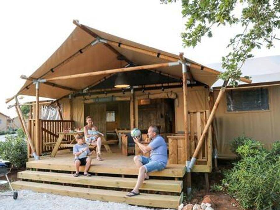 Camping Val Saline - Safarizelt 6 personen - Safari Lodge Zelt | 3 Schlafz. | 6 Pers. | Erhöhte Terrasse | Klimaanlage in Rovinj Riviera, Rovinj