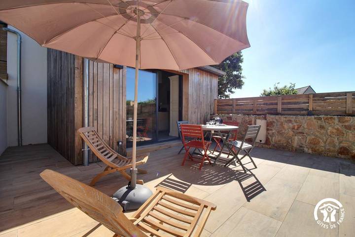 Gîte pour 2 personnes, avec Terrasse et Jardin dans Plage de Locmiquel