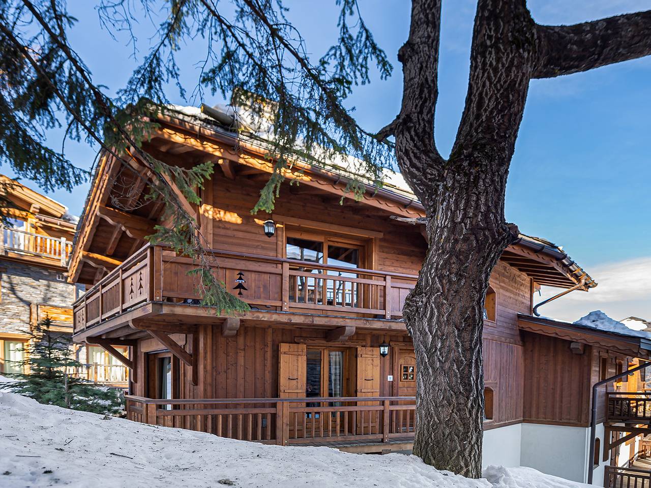 Ganze Wohnung, Charmantes Chalet für 10 Personen mit Sauna, Jacuzzi und Ski Raum in Courchevel 1550 in Saint-Bon-Tarentaise, Les Trois Vallées