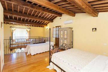 Villa for 26 People in Perugia, Perugia Province, Photo 1