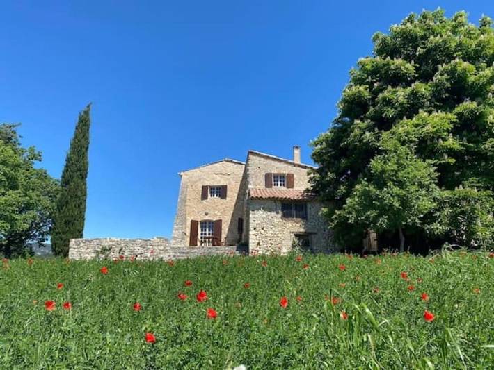 Location de vacances pour 6 personnes, avec vue ainsi que piscine et jardin, animaux acceptés à La Bastide-des-Jourdans - 3