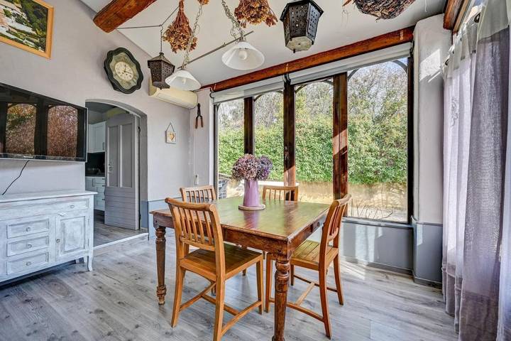 Location de vacances pour 8 personnes, avec jardin ainsi que piscine et terrasse, animaux acceptés à La Bastide-des-Jourdans - 4