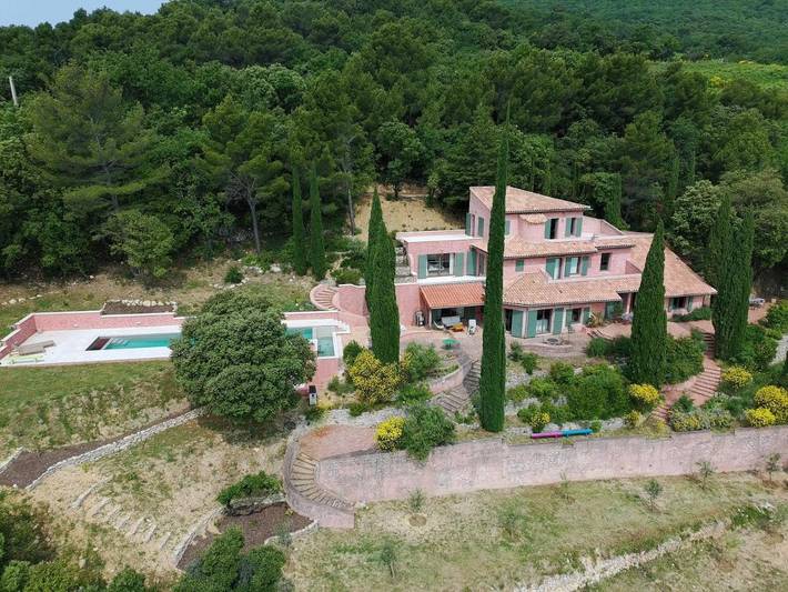 Villa pour 12 personnes, avec vue ainsi que jardin et piscine