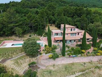 Cottage pour 12 personnes, avec jardin ainsi que piscine et vue à Suzette