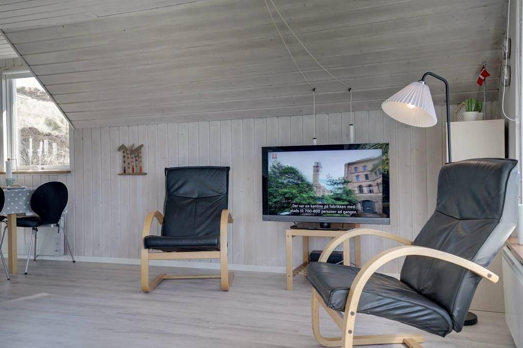 Gepflegtes Reetdachhaus gelegen auf ein Naturgründstück.  in Henne, Filsø See