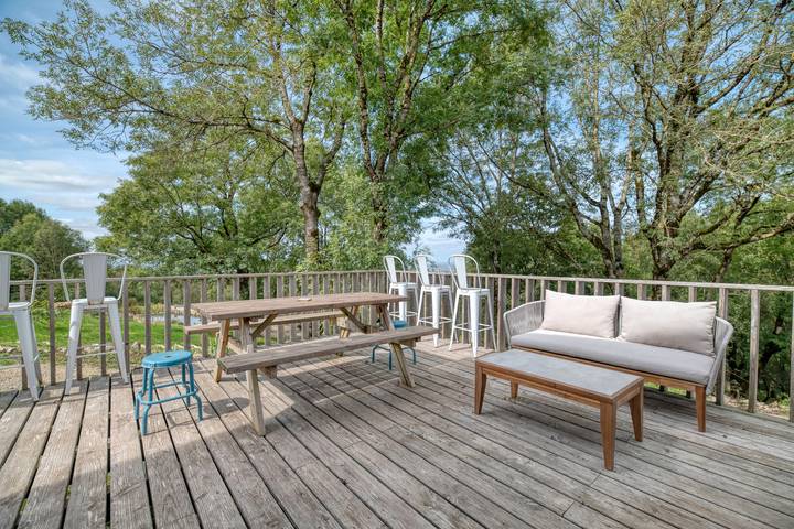 Ferienhaus für 13 Personen, mit Garten und Seeblick am Tarn